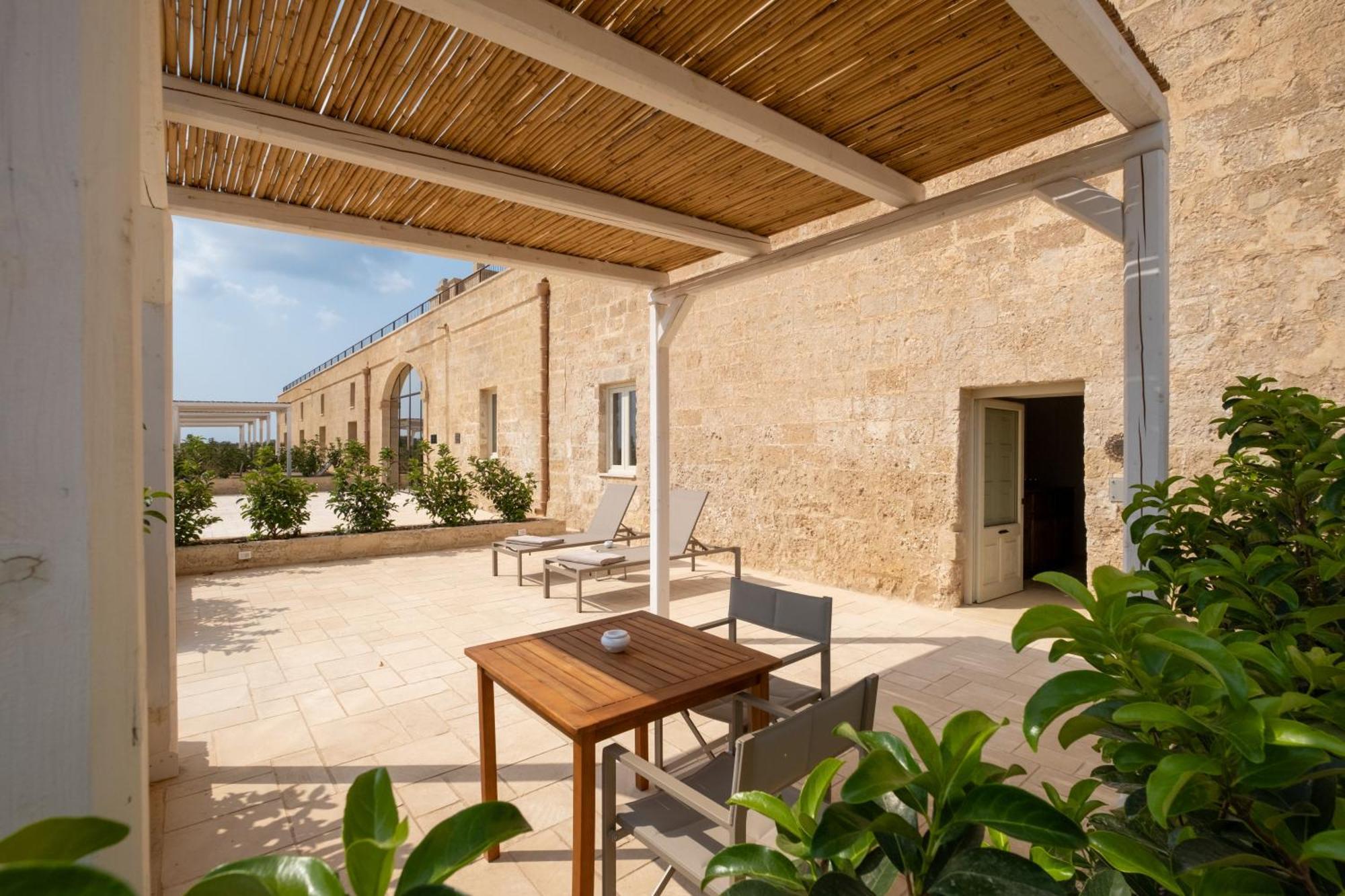 Masseria Donna Menga - The Leading Hotels Of The World Torre Lapillo Esterno foto